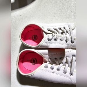 White sneakers for girls